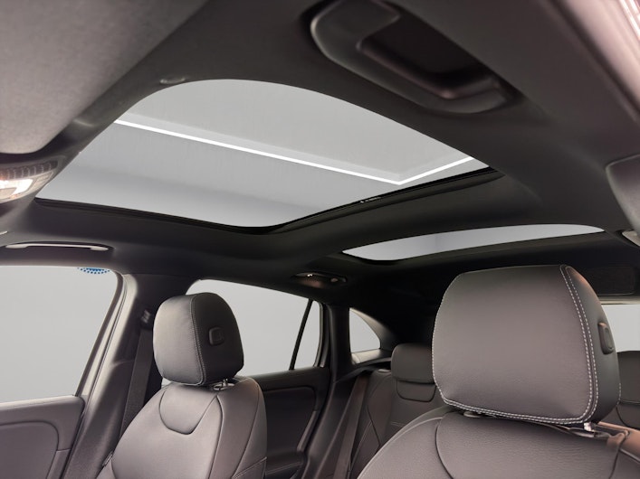 Vehicle image MERCEDES-BENZ GLA 220