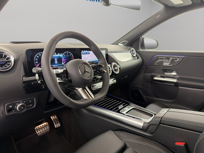 Vehicle image MERCEDES-BENZ GLA 220