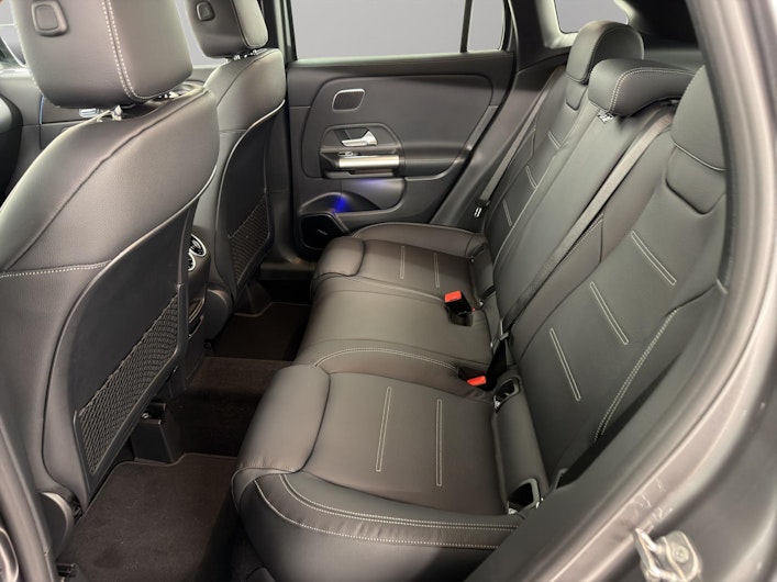 Vehicle image MERCEDES-BENZ GLA 220