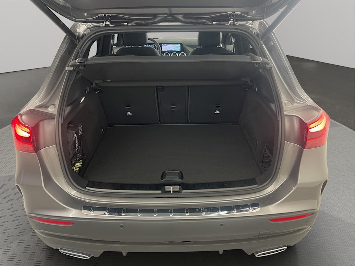 Vehicle image MERCEDES-BENZ GLA 200