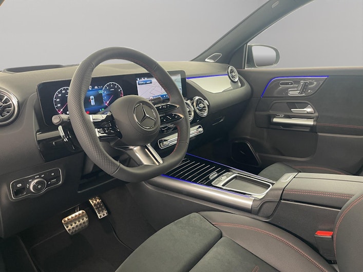 Vehicle image MERCEDES-BENZ GLA 200