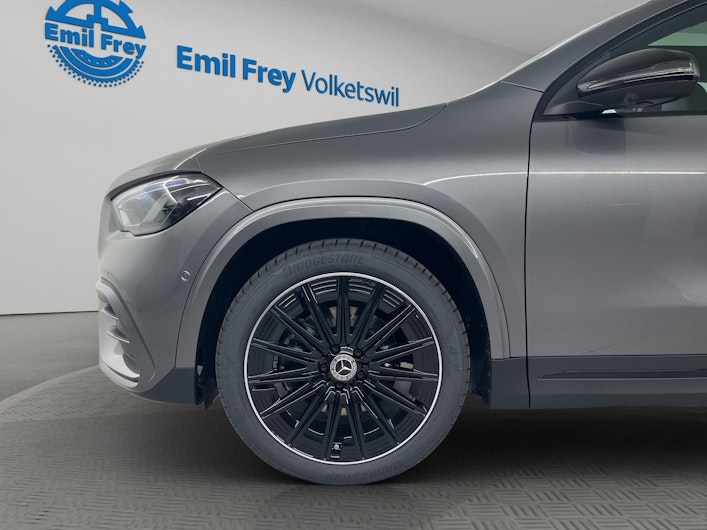 Vehicle image MERCEDES-BENZ GLA 200