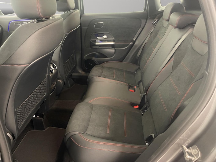 Vehicle image MERCEDES-BENZ GLA 200