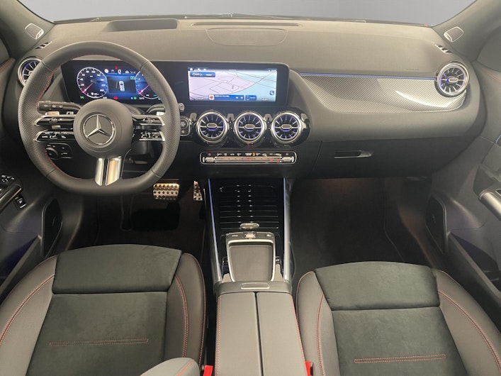 Vehicle image MERCEDES-BENZ GLA 200