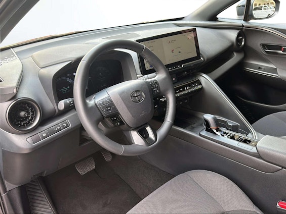 Vehicle image 10
