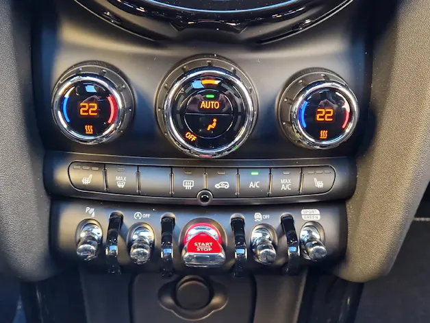 Mini Cooper S ** 4 Jahre Werksgarantie **