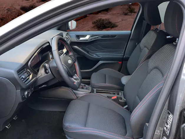 Ford Focus Station Wagon 1.0i EcoB Hybrid 125 ST-Line X