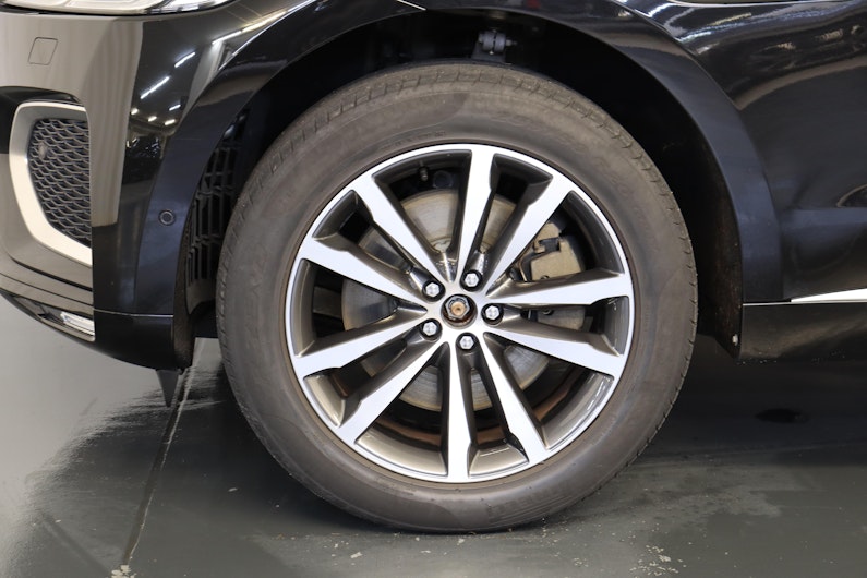 Vehicle image JAGUAR F-PACE