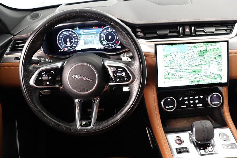 Vehicle image JAGUAR F-PACE