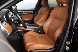 Vehicle image JAGUAR F-Pace 2.0 P400e R-Dynamic SE AWD