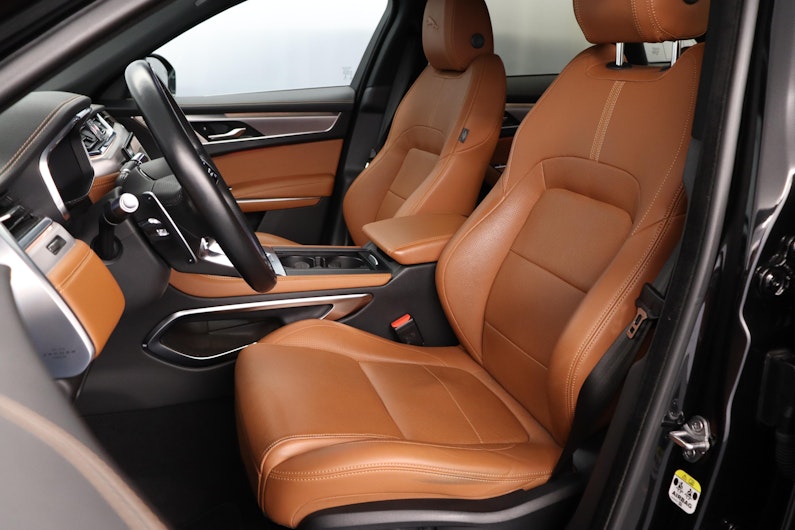 Vehicle image JAGUAR F-PACE