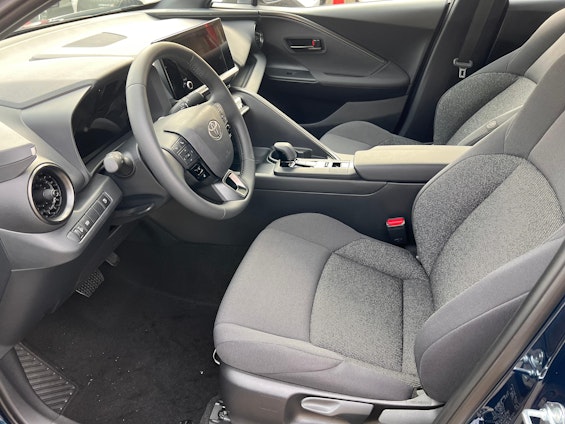Vehicle image 7