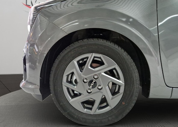 Vehicle image 16 Vehicle image 16