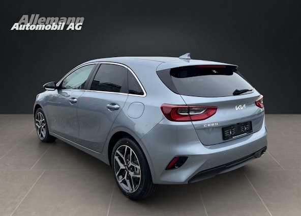 Vehicle image 3 Vehicle image 3