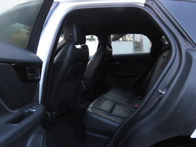 Jaguar F-Pace 2.0 T 300 R-Sport AWD