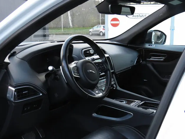 Jaguar F-Pace 2.0 T 300 R-Sport AWD