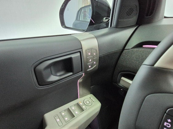 Vehicle image 15 Vehicle image 15