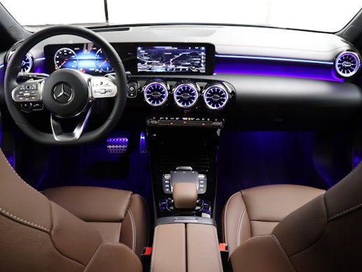 MERCEDES-BENZ A 250 AMG Line 4m 3