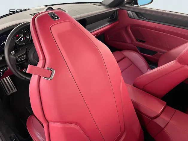 Porsche 911 Carrera 4 GTS Cabriolet
