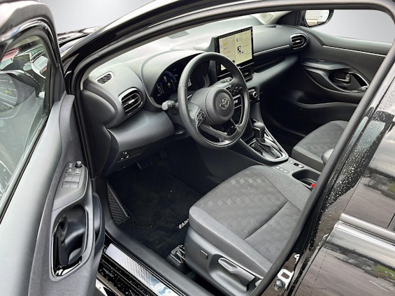 Vehicle image 6