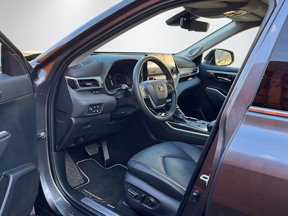 Vehicle image 16