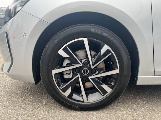 Vehicle image 6 Vehicle image 6