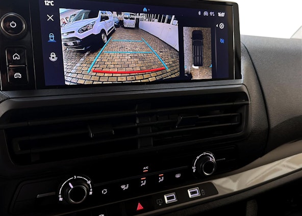 Vehicle image 14 Vehicle image 14