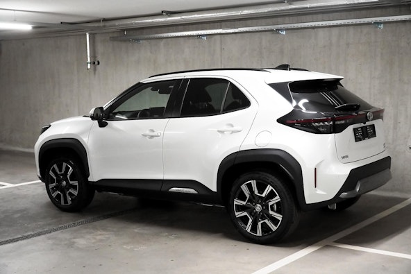Vehicle image 6
