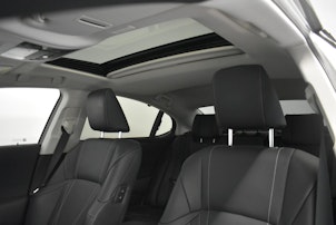 Vehicle image LEXUS ES 300h Excellence