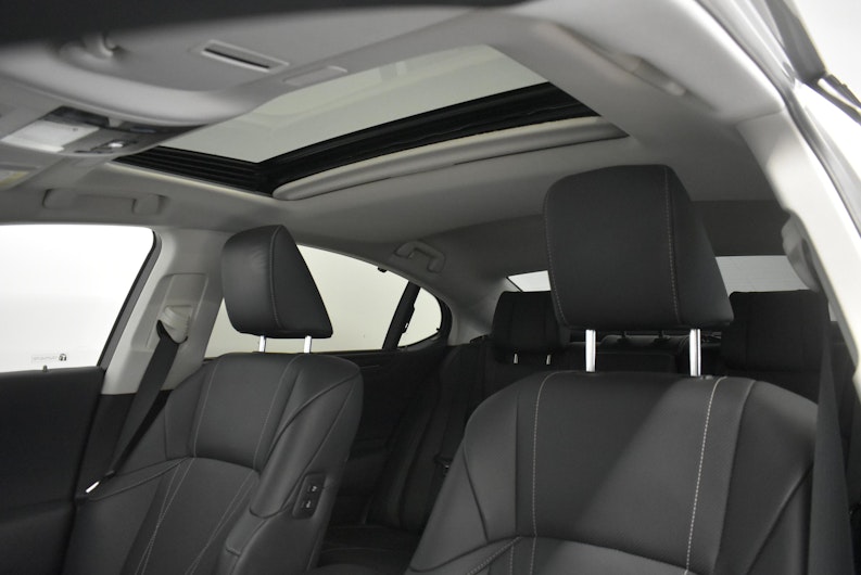 Vehicle image LEXUS ES