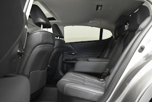 Vehicle image LEXUS ES 300h Excellence