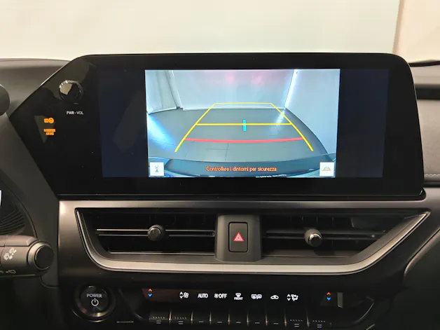 Lexus UX 250h Comfort - Ruote invernali & Servizi inclusi - Tasso leasing 1.99%