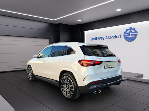 MERCEDES-BENZ GLA 220 d Swiss Star AMG Line 4matic 3