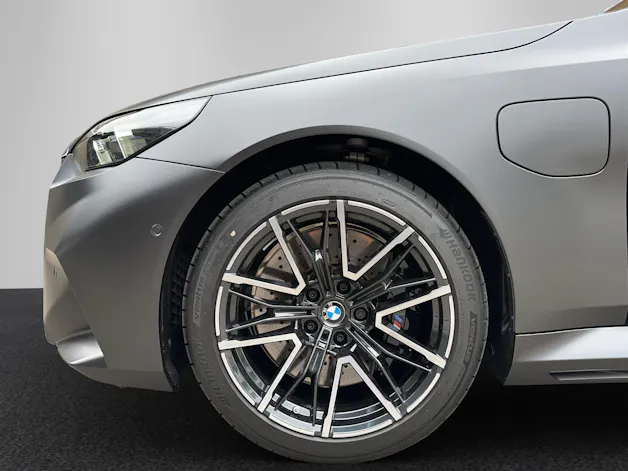 BMW M5 xDrive