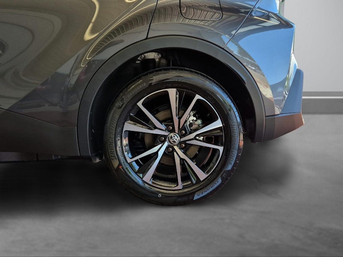 Vehicle image TOYOTA C-HR
