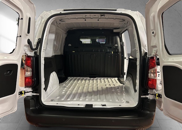 Vehicle image 16 Vehicle image 16