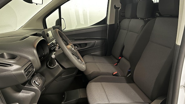 Vehicle image 8 Vehicle image 8