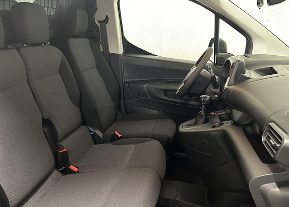 Vehicle image 9 Vehicle image 9