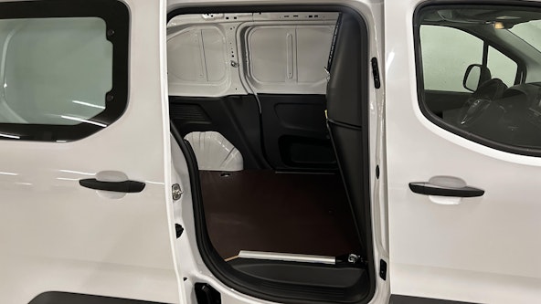 Vehicle image 13 Vehicle image 13