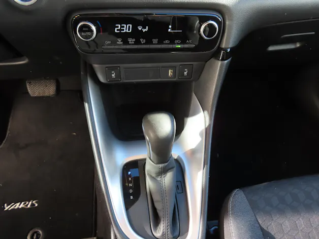 Toyota Yaris 1.5 VVT-i HSD Trend