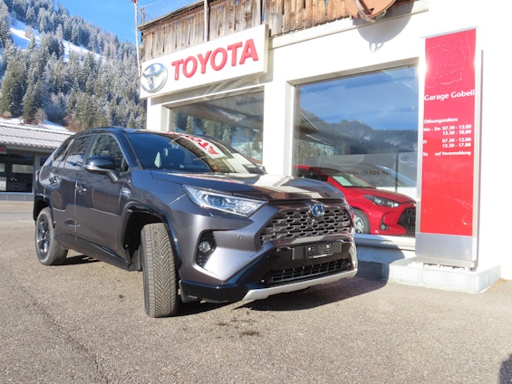 First vehicle image