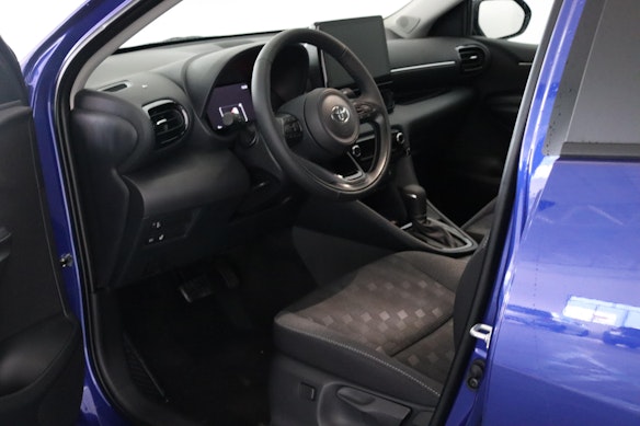 TOYOTA Yaris 1.5 VVT-i HSD Trend 1