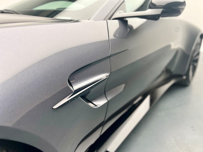 Fahrzeugbild ASTON MARTIN V12 Vantage