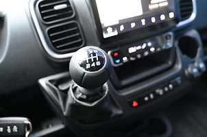 Vehicle image PEUGEOT Boxer Kaw. 335 L2H2 2.2 BlueHDi 140 S/S