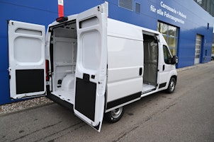 Vehicle image PEUGEOT Boxer Kaw. 335 L2H2 2.2 BlueHDi 140 S/S