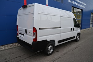 Vehicle image PEUGEOT Boxer Kaw. 335 L2H2 2.2 BlueHDi 140 S/S