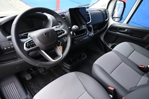 Vehicle image PEUGEOT Boxer Kaw. 335 L2H2 2.2 BlueHDi 140 S/S