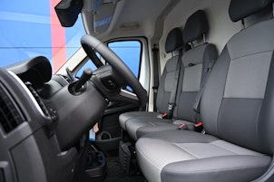 Vehicle image PEUGEOT Boxer Kaw. 335 L2H2 2.2 BlueHDi 140 S/S