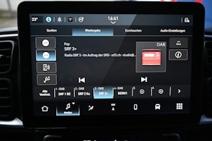 Vehicle image PEUGEOT Boxer Kaw. 335 L2H2 2.2 BlueHDi 140 S/S