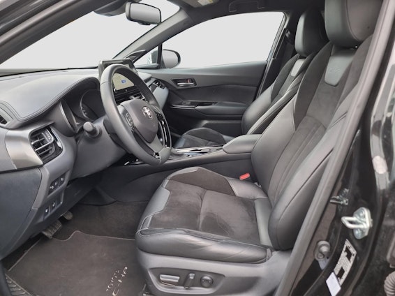 Vehicle image 10